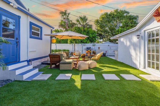 view of yard at dusk