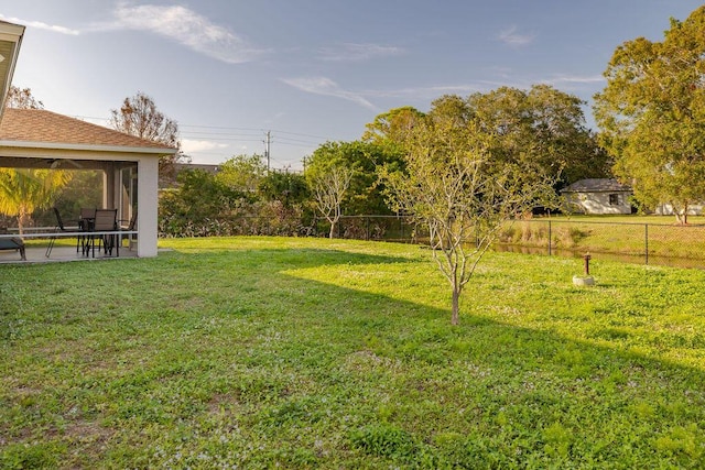 view of yard featuring a patio area