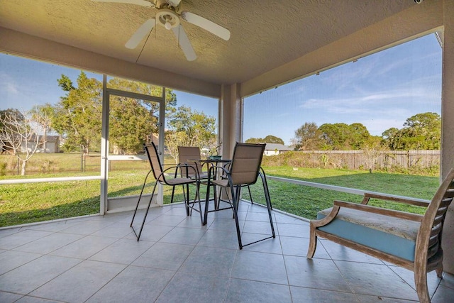 sunroom with ceiling fan