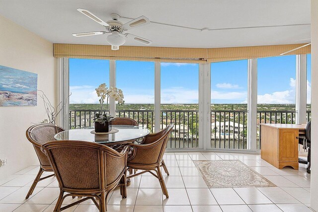 sunroom / solarium featuring ceiling fan