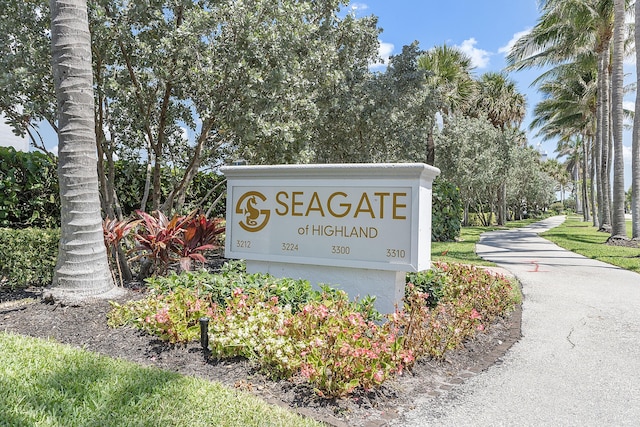 view of community / neighborhood sign