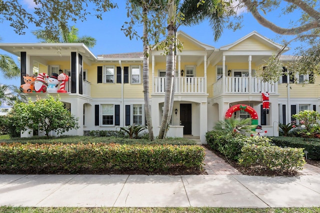 view of front of home featuring a balcony