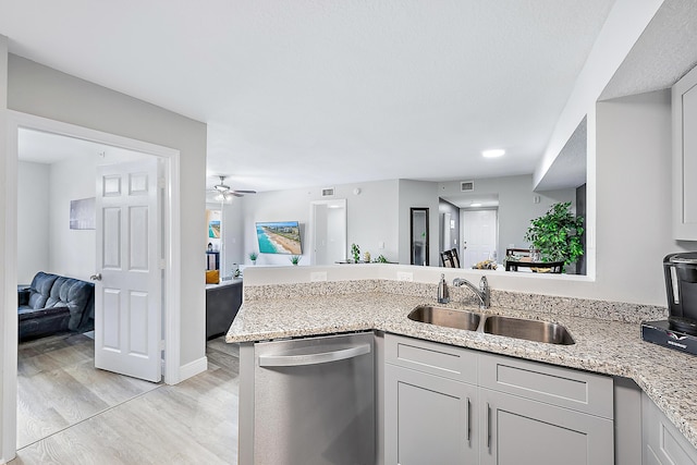 kitchen featuring sink, light hardwood / wood-style flooring, stainless steel dishwasher, kitchen peninsula, and ceiling fan