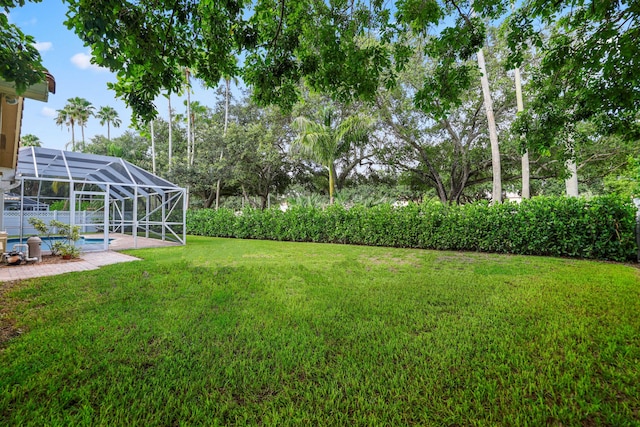 view of yard featuring a lanai and a fenced in pool