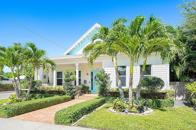 view of front facade with a front yard