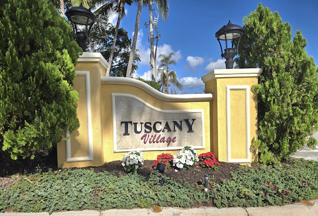 view of community / neighborhood sign