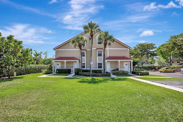 view of front of house featuring a front yard