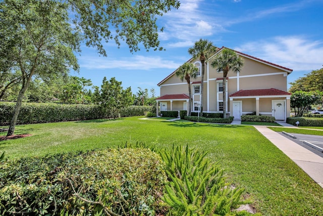 view of front of property with a front yard