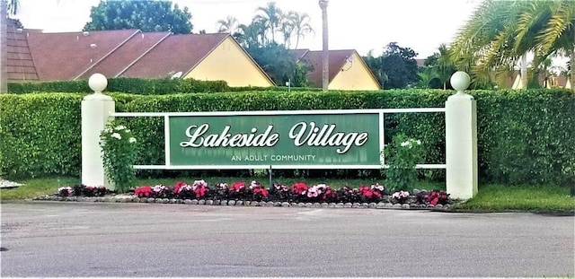 view of community / neighborhood sign