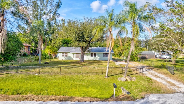 view of front of house featuring a front yard