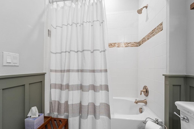 bathroom featuring shower / tub combo with curtain