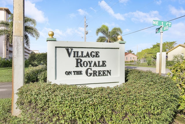 view of community / neighborhood sign