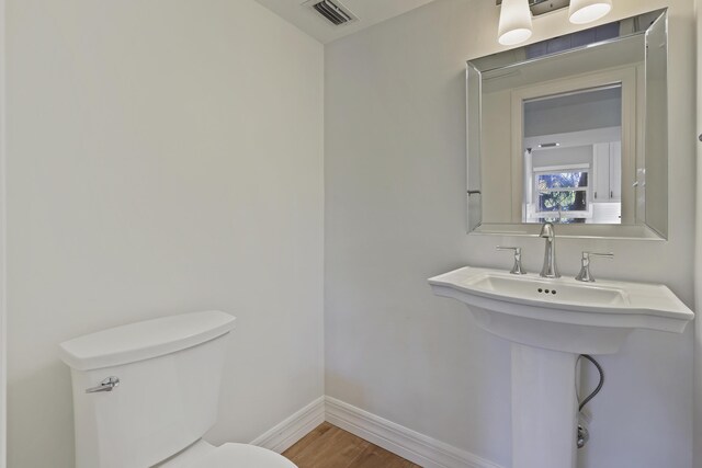 unfurnished room featuring ceiling fan and light hardwood / wood-style flooring