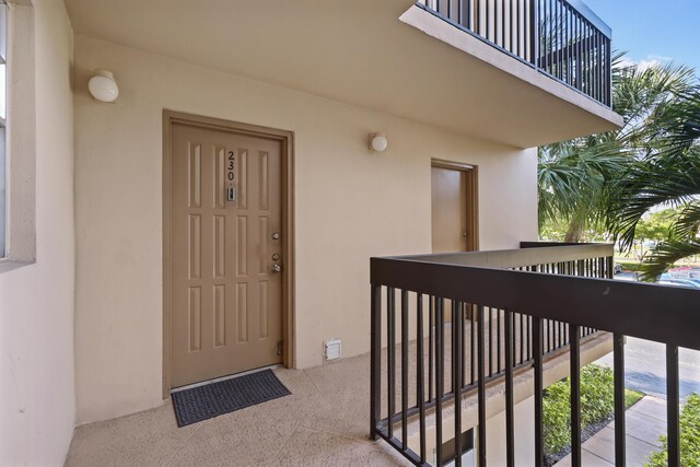 unfurnished sunroom with ceiling fan