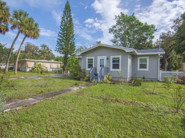 single story home featuring a front yard