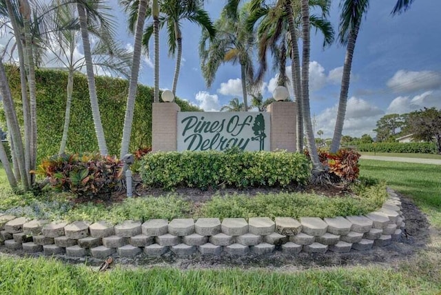 view of community / neighborhood sign