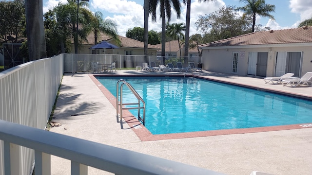 view of swimming pool featuring a patio