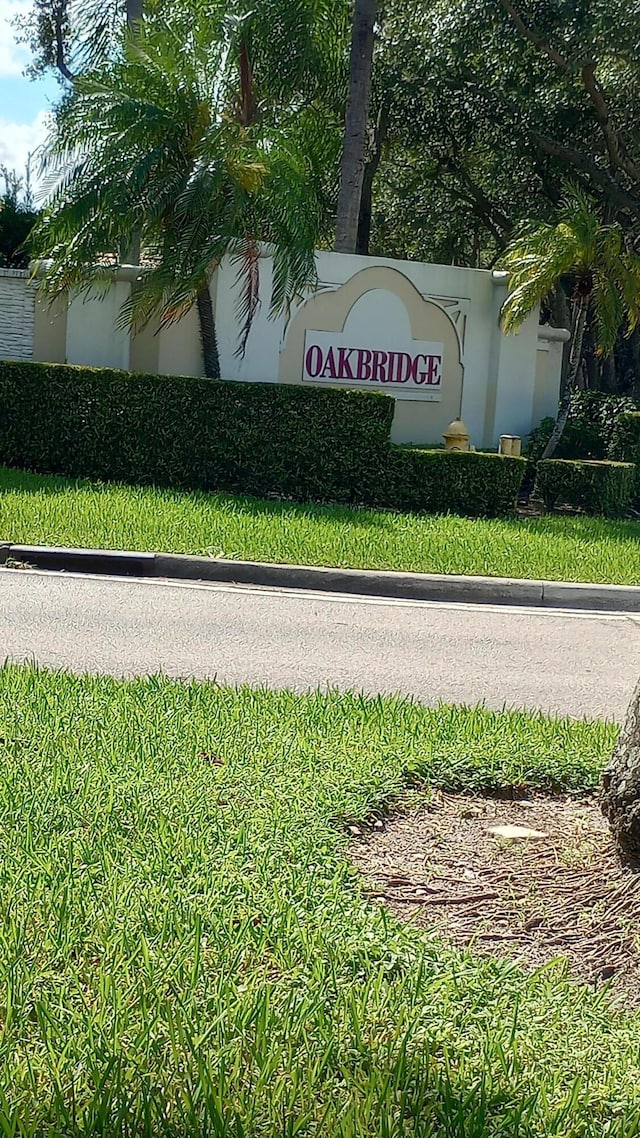 community sign featuring a yard