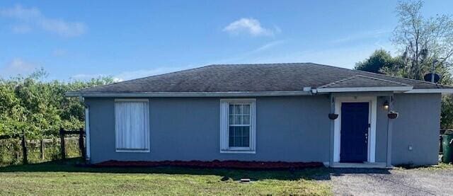 view of front of house featuring a front yard