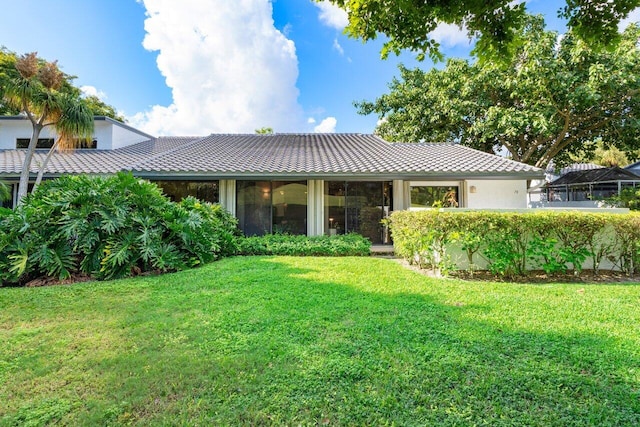 view of front of home with a front lawn