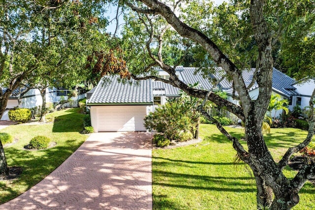 view of front of house featuring a garage and a front yard