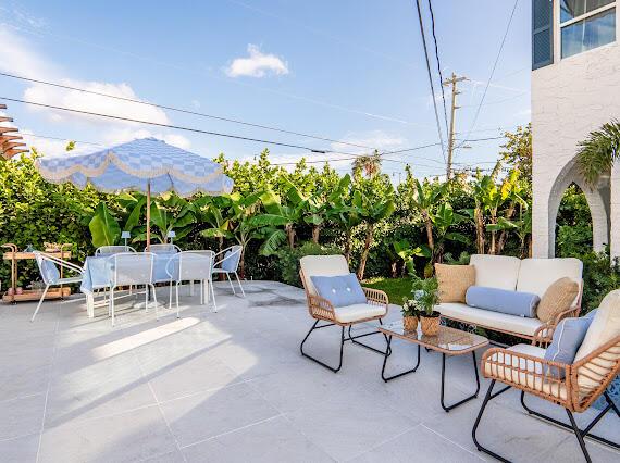 view of patio / terrace with outdoor lounge area