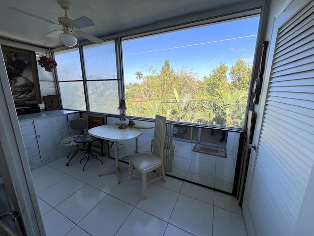 sunroom / solarium featuring ceiling fan