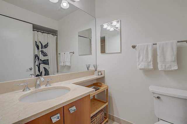 bathroom featuring a shower with curtain, vanity, and toilet