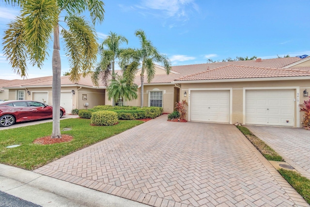 view of front facade featuring a front yard and a garage