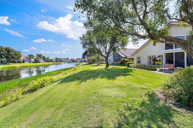 view of yard featuring a water view