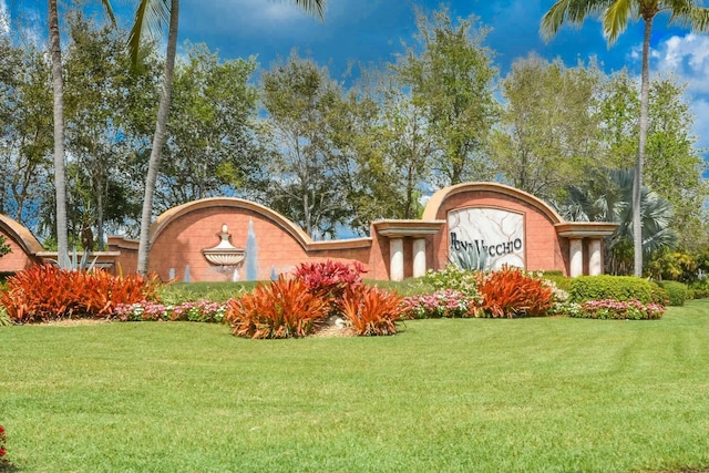 community sign featuring a yard