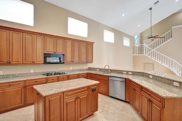 kitchen with ceiling fan, sink, high vaulted ceiling, and black appliances