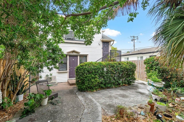 view of front of home featuring a patio area