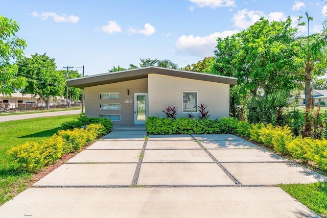 view of front of home with a front yard