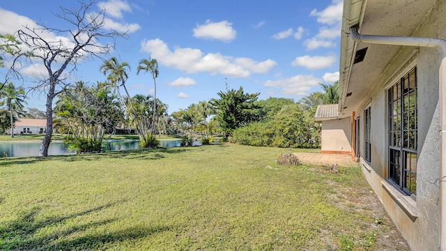 view of yard featuring a water view