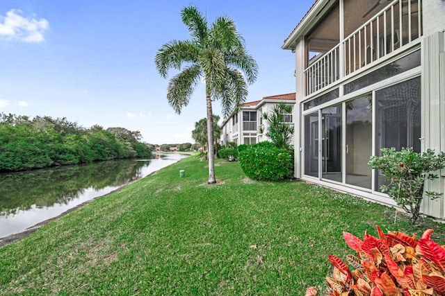 view of yard featuring a water view