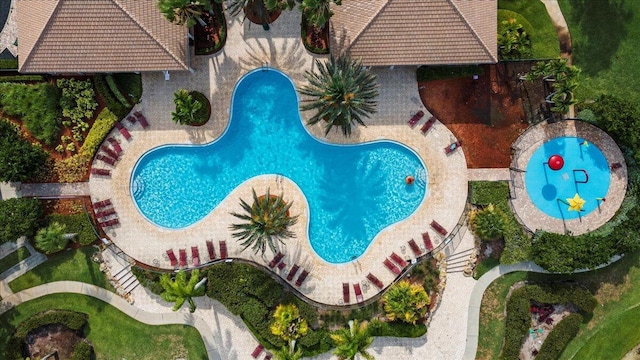 view of swimming pool