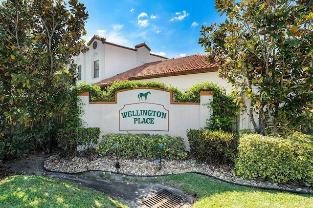 view of community / neighborhood sign