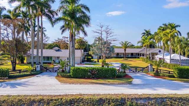 view of home's community featuring a lawn