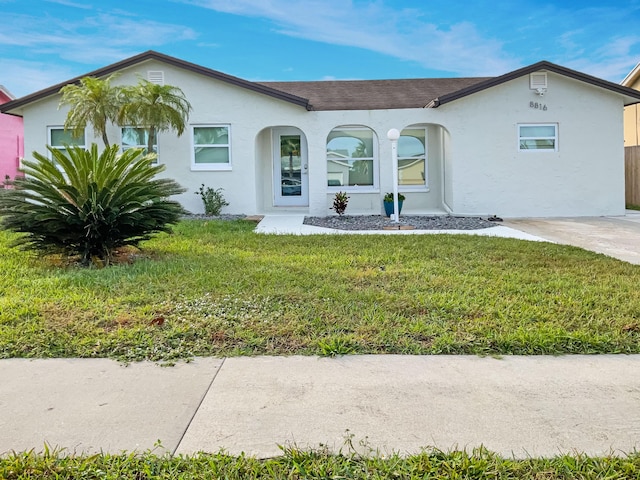 single story home with a front lawn