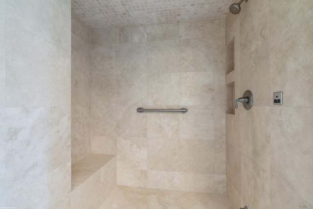 bathroom featuring a tile shower