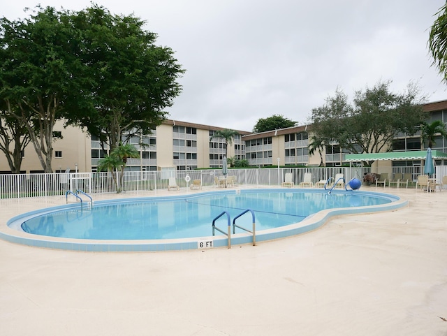 view of swimming pool