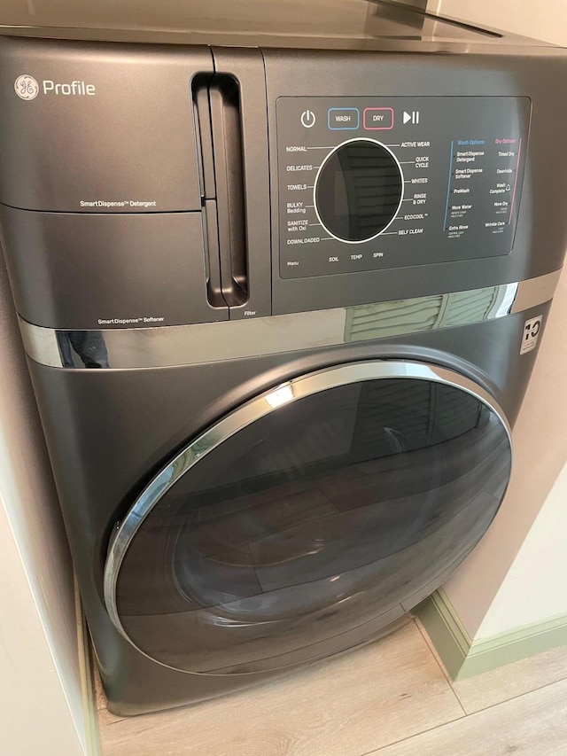 room details featuring washer / clothes dryer