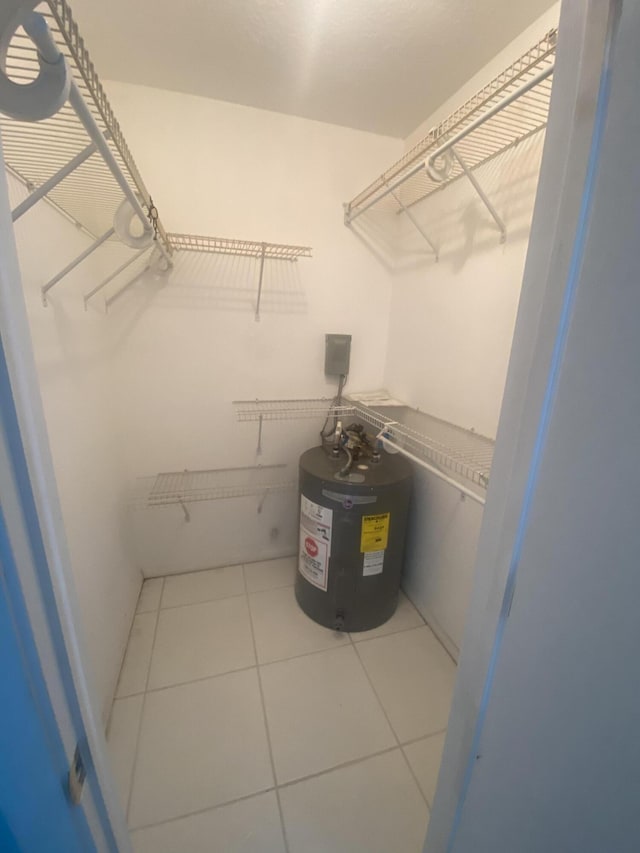 spacious closet featuring light tile patterned floors