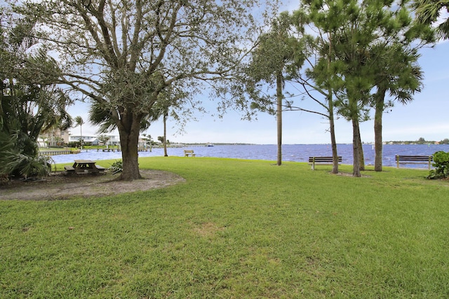 view of yard featuring a water view