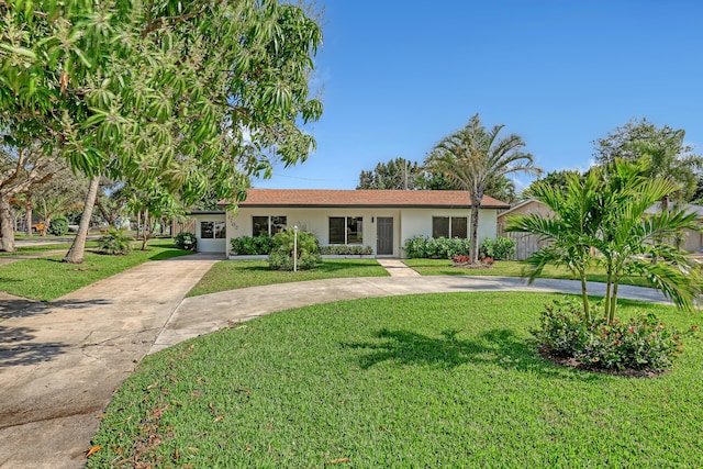 ranch-style home featuring a front lawn