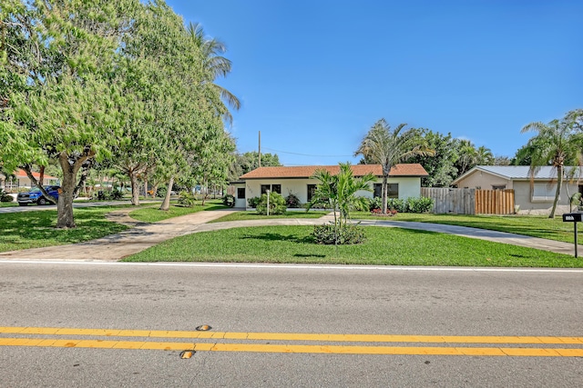 view of front of property with a front yard