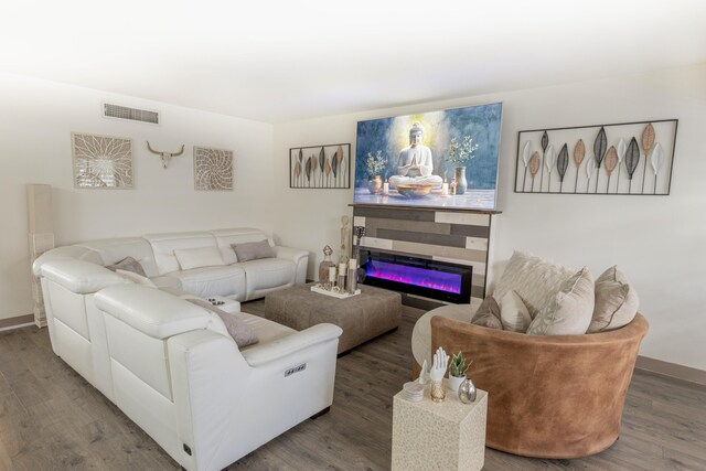1152 NW 30th Ct Unit 212, Wilton Manors, FL 33311 - kitchen with a kitchen bar, wood finished floors, light countertops, freestanding refrigerator, and white cabinetry