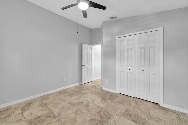 unfurnished bedroom featuring ceiling fan and a closet