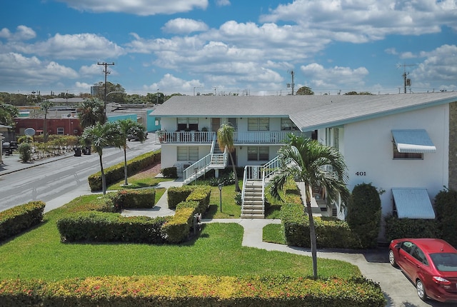 view of front of property with a front lawn